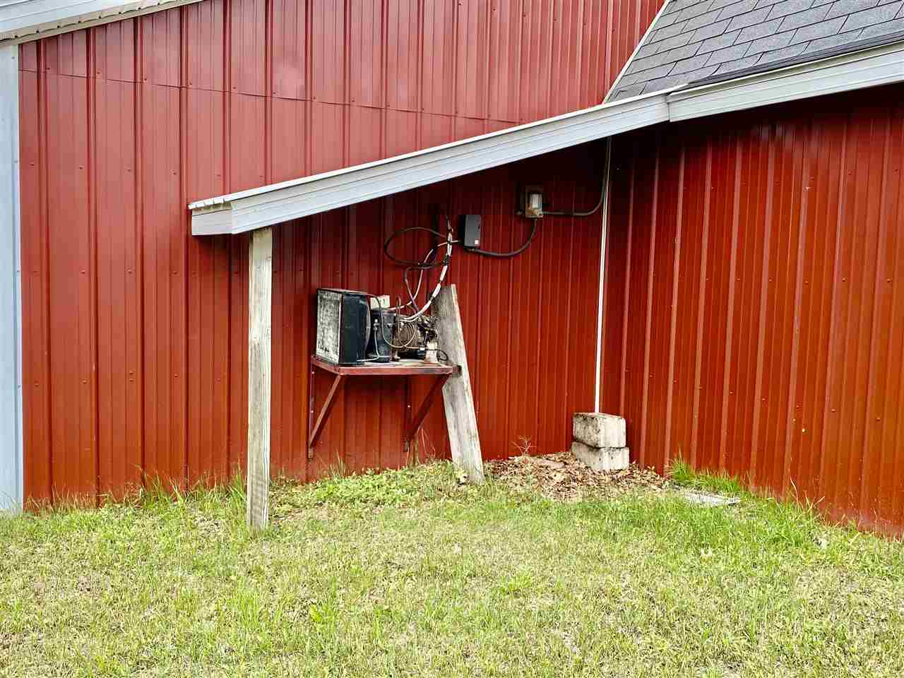 6405 Round Lake Road Gladwin, MI 48624 - Photo 13 of 64