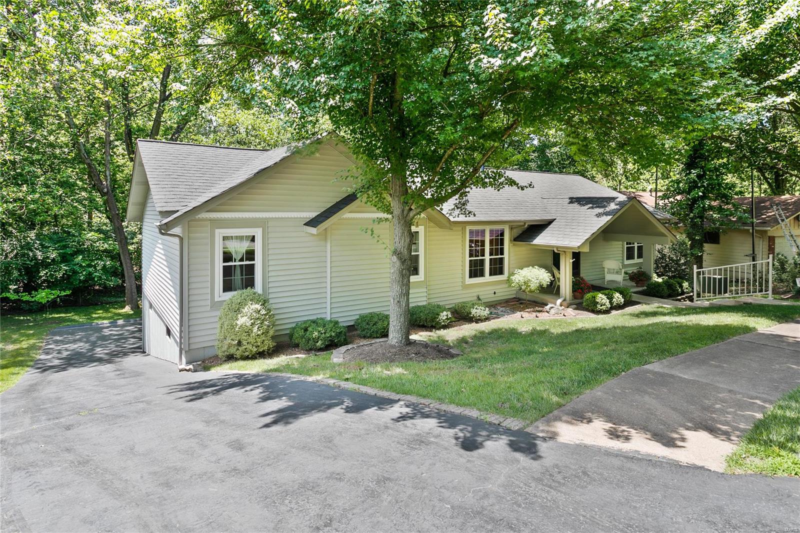 1224 Dunloe Road Ballwin, MO 63021 - Photo 2 of 43 Gallery Image 2