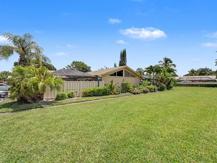 $450,000 | 5385 Eagle Lake Drive, Palm Beach Gardens, FL 33418