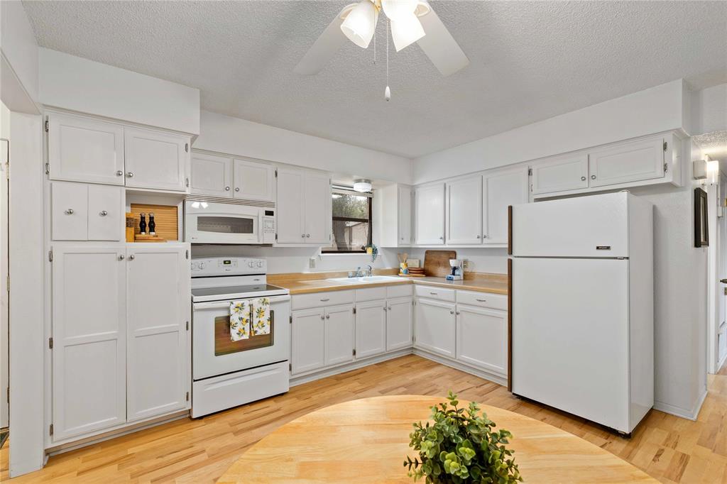 2106 Calvert Road Brownwood, TX 76801 - Photo 4 of 31