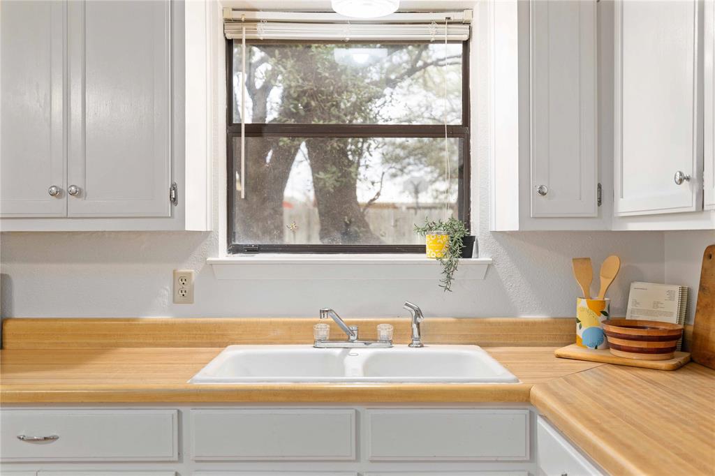 2106 Calvert Road Brownwood, TX 76801 - Photo 8 of 31