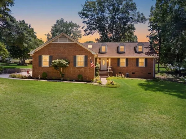 $359,000 | 332 East Killarney Lake, Moore, SC 29369