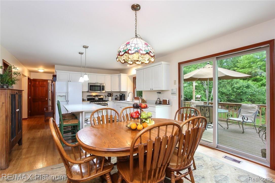 2445 Shehan Road Pinckney, MI 48169 - Photo 8 of 41 Eat in Breakfast Nook with back yard view