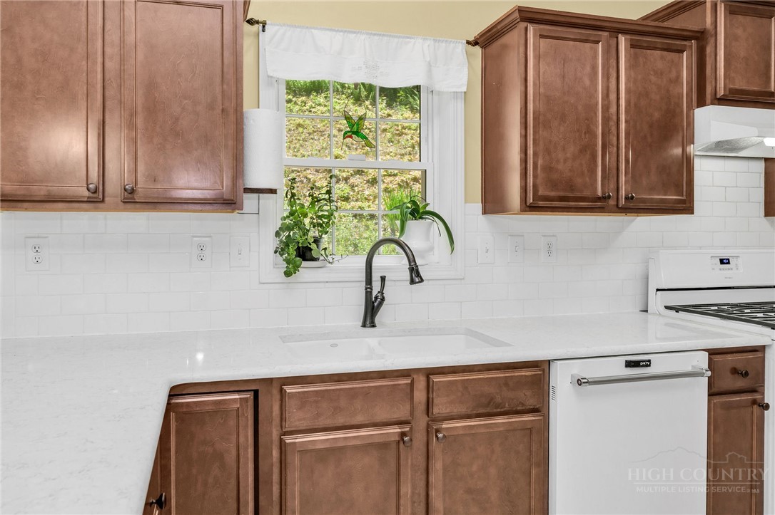 324 Hidden Spring Road West Jefferson, NC 28694 - Photo 13 of 38