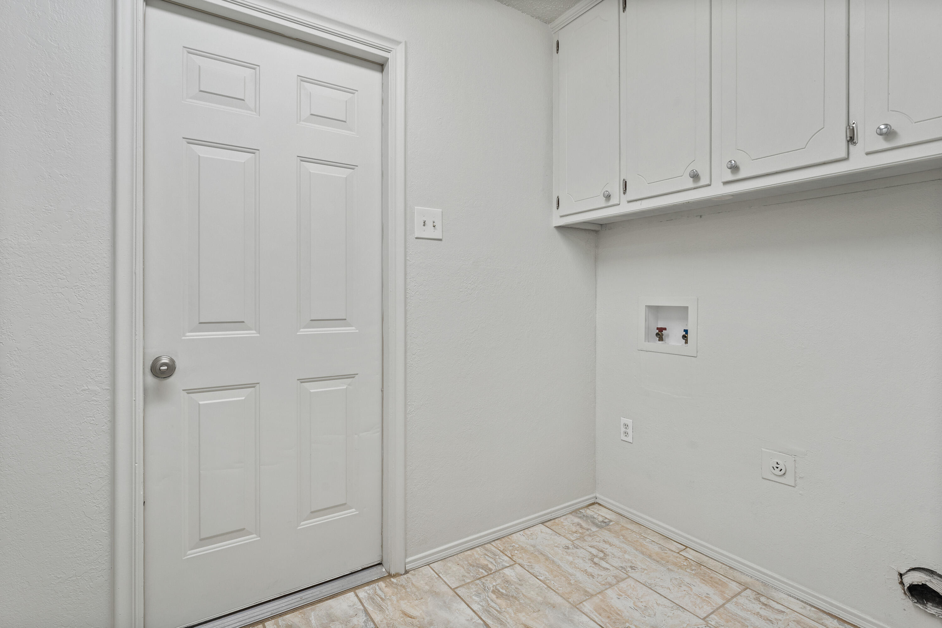 7004 Wayne Avenue Lubbock, TX 79424 - Photo 12 of 29 a view of an empty room
