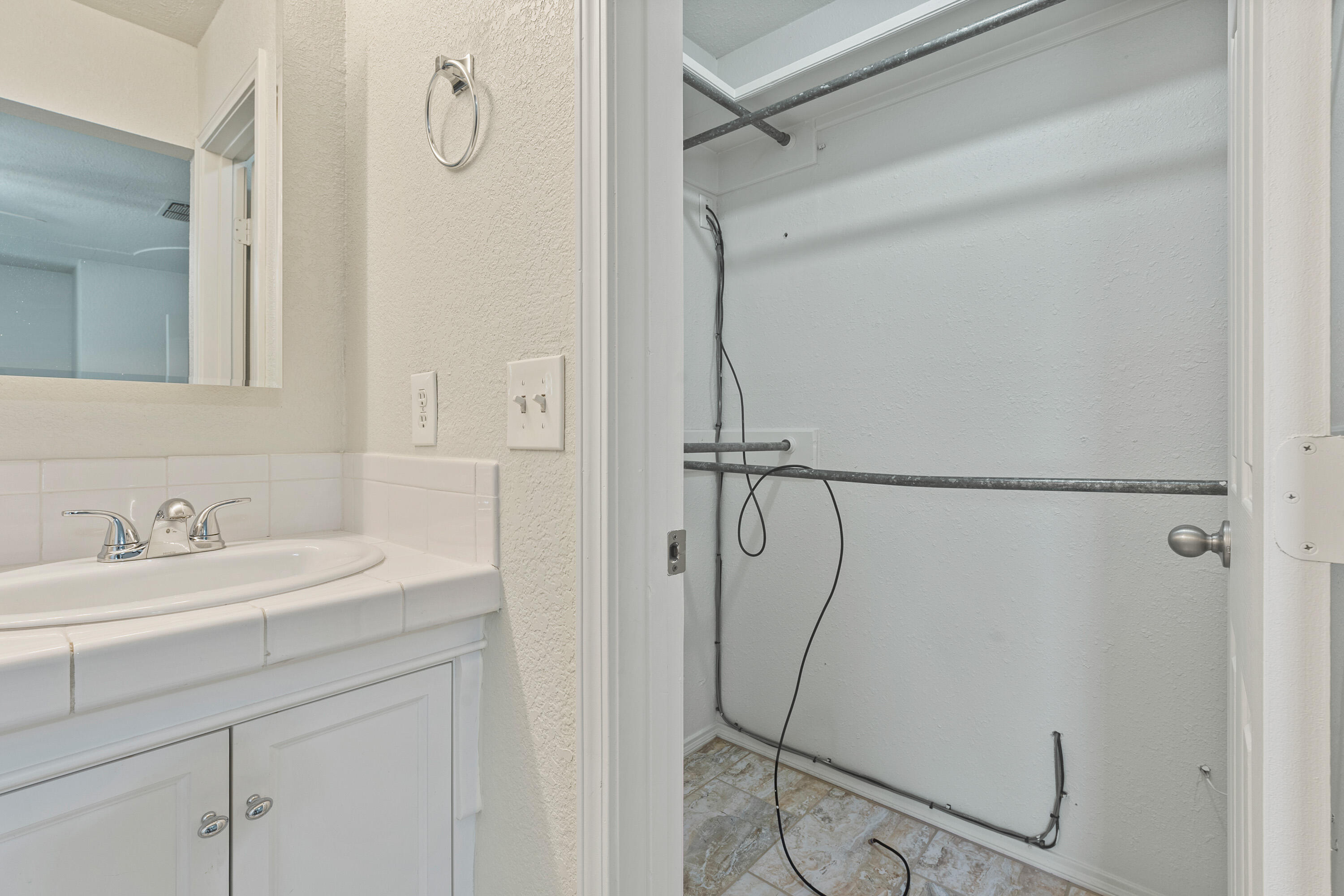 7004 Wayne Avenue Lubbock, TX 79424 - Photo 19 of 29 a bathroom with a sink a mirror and shower