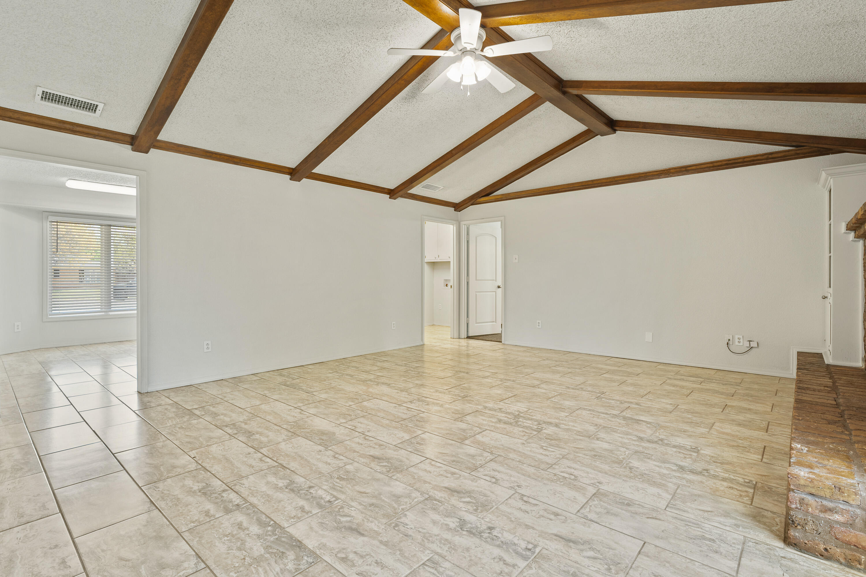 7004 Wayne Avenue Lubbock, TX 79424 - Photo 8 of 29 a view of an empty room