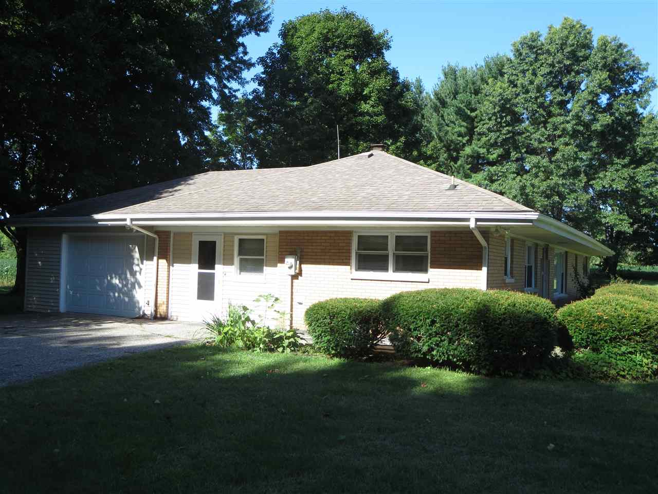 19070 Miller Road South Bend, IN 46614 - Photo 3 of 24 Gallery Image 3