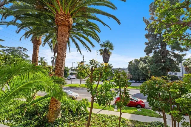 $650,000 | 5411 Tyrone Avenue, Unit 202, Sherman Oaks, CA 91401