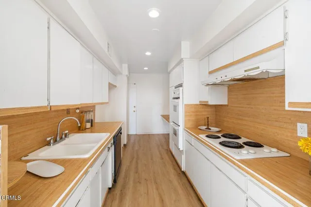 $650,000 | 5411 Tyrone Avenue, Unit 202, Sherman Oaks, CA 91401