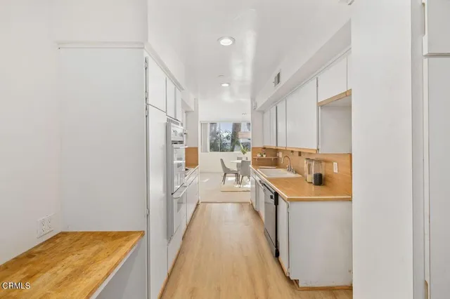 $650,000 | 5411 Tyrone Avenue, Unit 202, Sherman Oaks, CA 91401