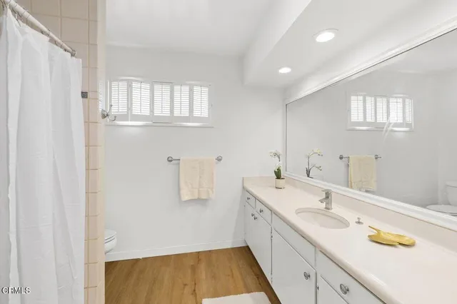 $650,000 | 5411 Tyrone Avenue, Unit 202, Sherman Oaks, CA 91401