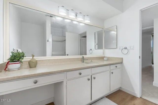 $650,000 | 5411 Tyrone Avenue, Unit 202, Sherman Oaks, CA 91401