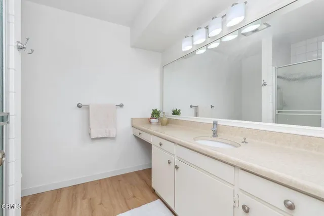 $650,000 | 5411 Tyrone Avenue, Unit 202, Sherman Oaks, CA 91401