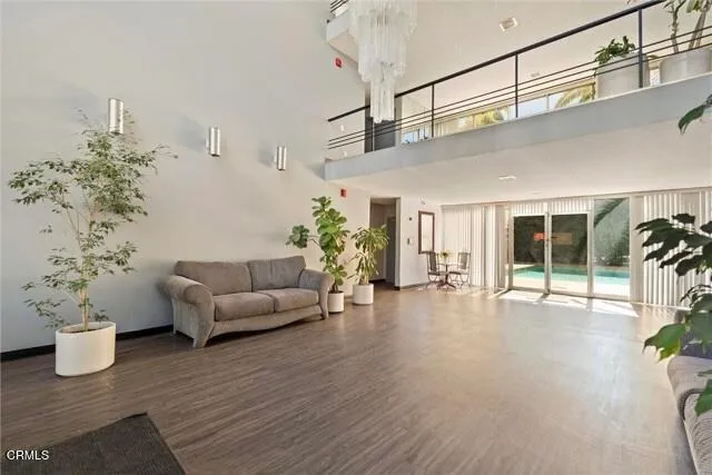 $650,000 | 5411 Tyrone Avenue, Unit 202, Sherman Oaks, CA 91401