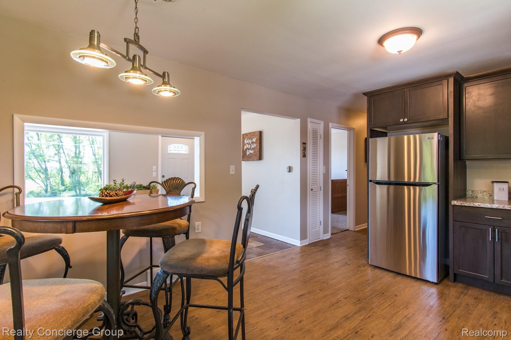 7503 Challis Road Brighton, MI 48116 - Photo 4 of 27 Cozy breakfast area