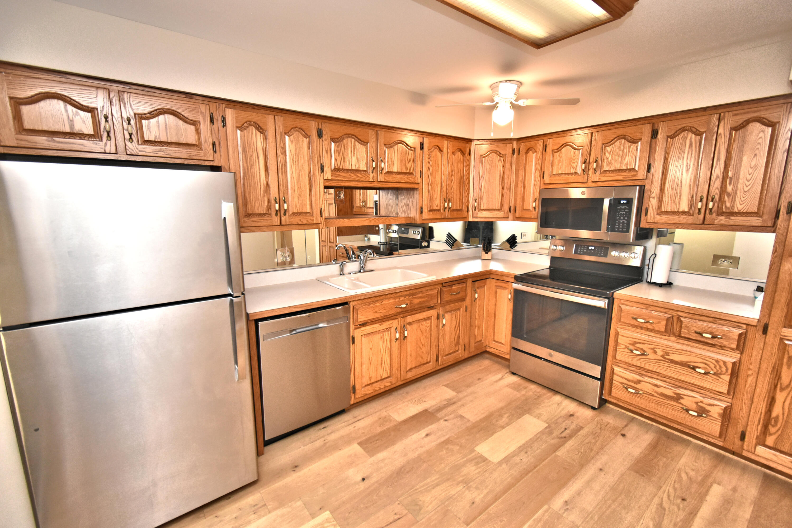 410 Old Stone Road, Unit I6 Munster, IN 46321 - Photo 5 of 15 3000x2001