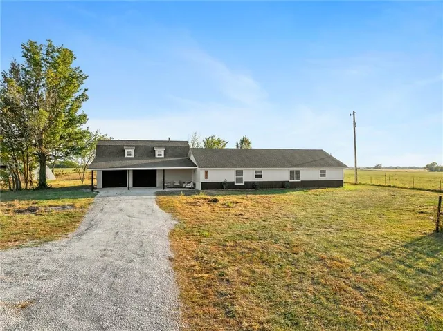 $267,000 | 9393 State Rte 52, Amoret, MO 64722