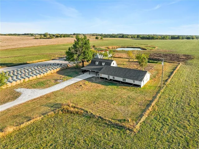 $267,000 | 9393 State Rte 52, Amoret, MO 64722