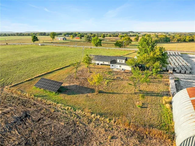 $267,000 | 9393 State Rte 52, Amoret, MO 64722