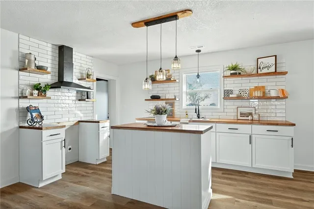 $267,000 | 9393 State Rte 52, Amoret, MO 64722