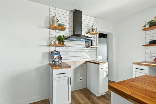 $267,000 | 9393 State Rte 52, Amoret, MO 64722