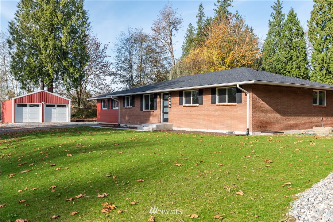 14425 Westwick Road Snohomish, WA 98290 - Photo 1 of 25 a front view of a house with garden