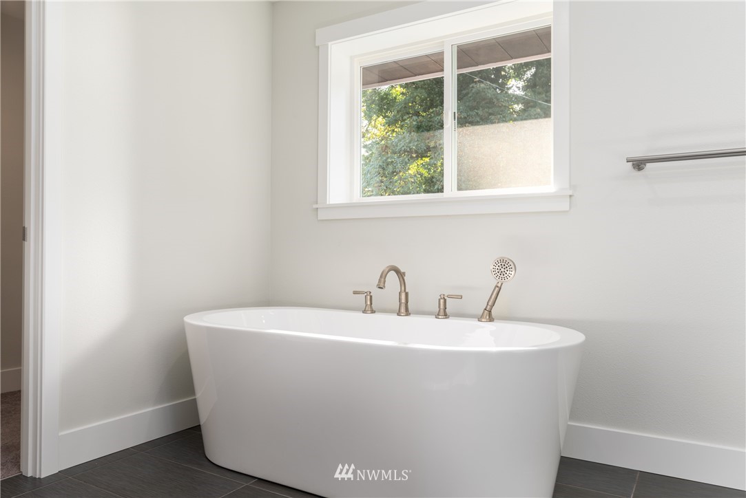 14425 Westwick Road Snohomish, WA 98290 - Photo 17 of 25 a white bath tub sitting next to a white sink
