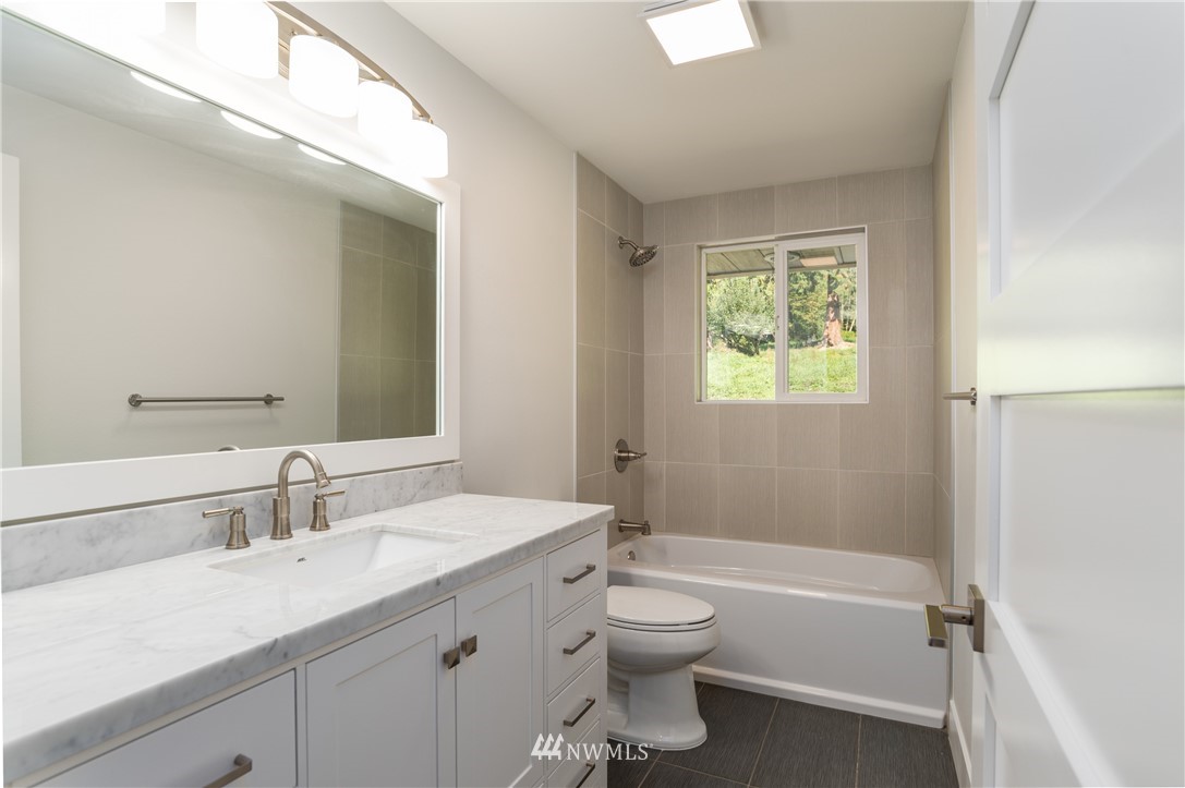14425 Westwick Road Snohomish, WA 98290 - Photo 22 of 25 a bathroom with a sink toilet and shower