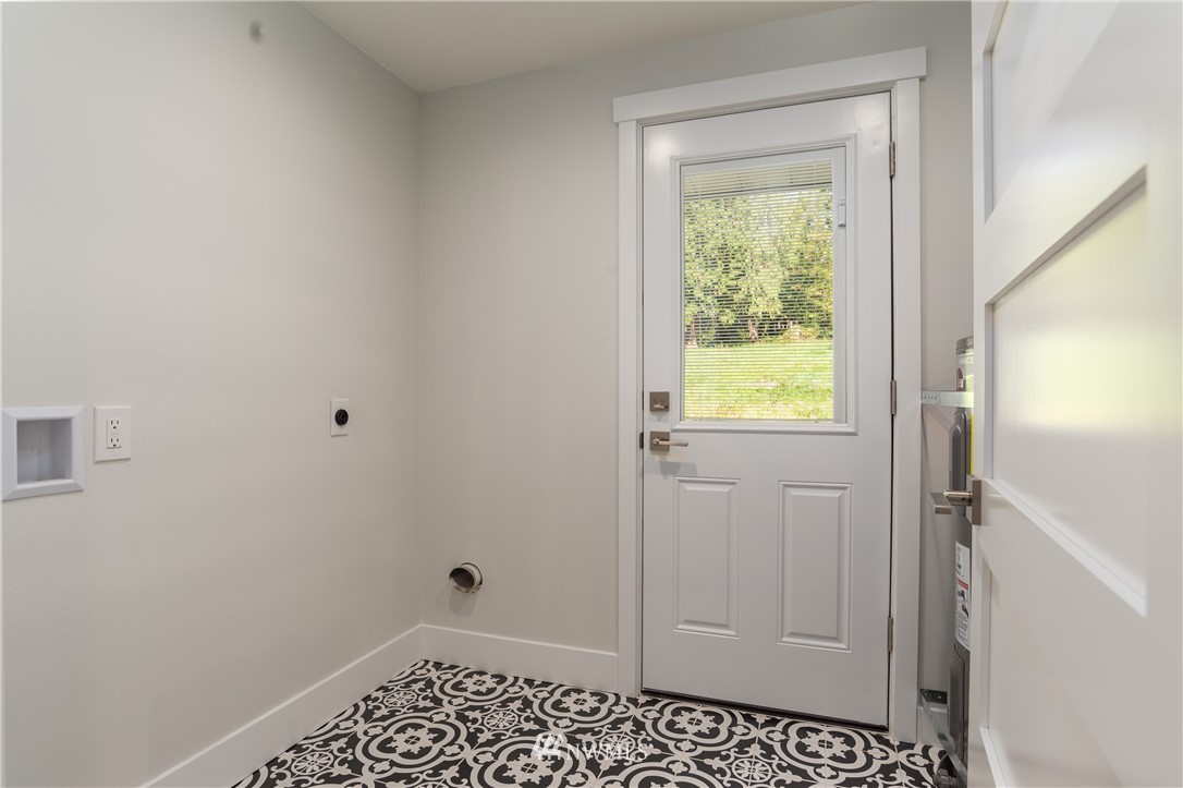 14425 Westwick Road Snohomish, WA 98290 - Photo 23 of 25 a bathroom with a window