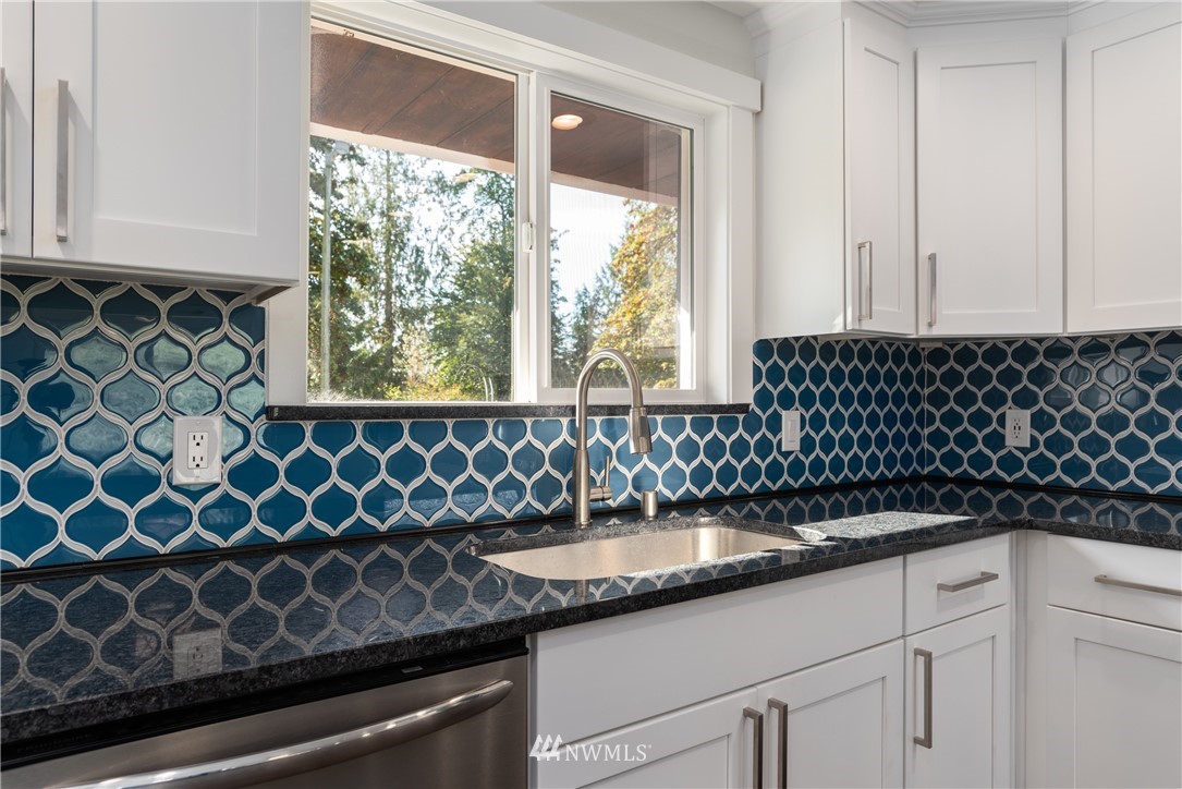14425 Westwick Road Snohomish, WA 98290 - Photo 8 of 25 a bathroom with a granite countertop sink and a large mirror