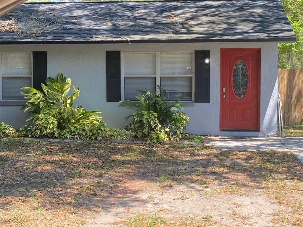9401 Ripley Road Thonotosassa, FL 33592 - Photo 1 of 1 a front view of a house with garden