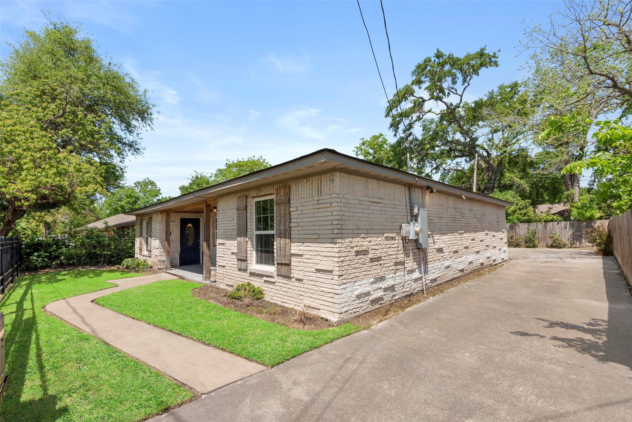 709 East 41st Street Houston, TX 77022 - Photo 3 of 25