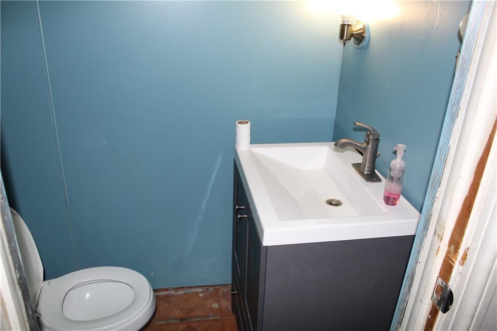 416 Shingiss Street, Unit B McKees Rocks, PA 15136 - Photo 3 of 4