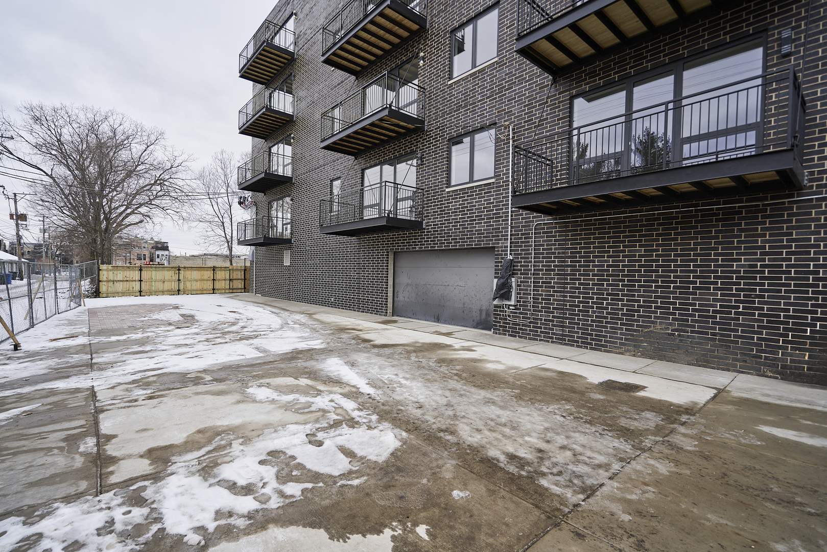 503 East Pershing Road, Unit 201 Chicago, IL 60653 - Photo 4 of 29 a view of a backyard of a house