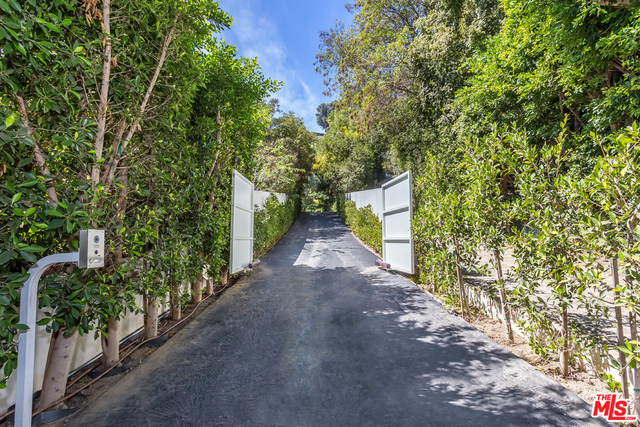 963 Roscomare Road Los Angeles, CA 90077 - Photo 3 of 53 Gallery Image 3