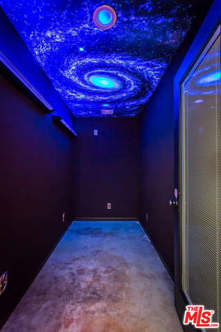 963 Roscomare Road Los Angeles, CA 90077 - Photo 28 of 53 Gallery Image 28