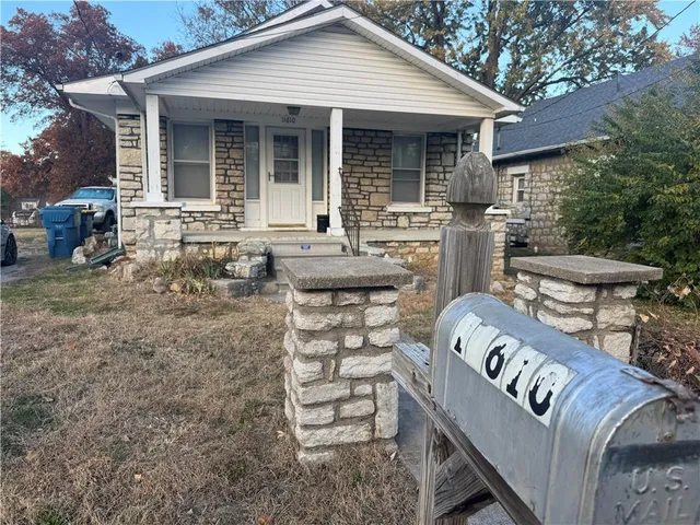 $112,500 | 11610 Hackett Street, Sugar Creek, MO 64054