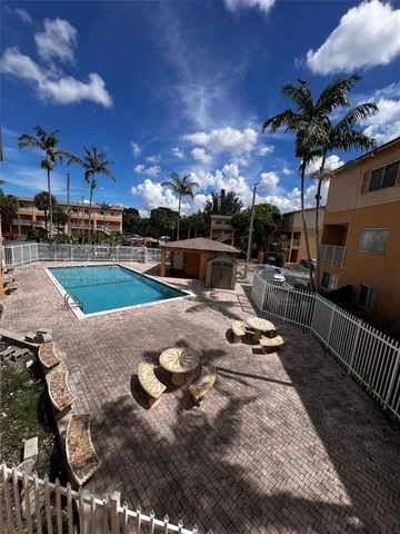$2,450 | 6215 Southwest Kendale Lakes Circle, Unit 272, Miami, FL 33183