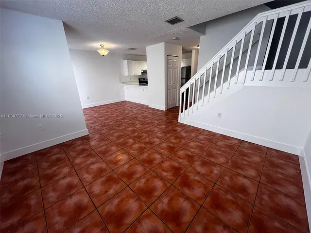 $2,450 | 6215 Southwest Kendale Lakes Circle, Unit 272, Miami, FL 33183