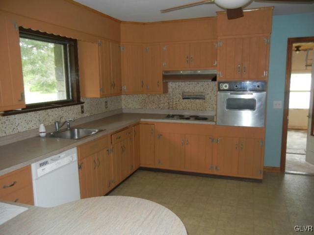 428 Cherry Lane Road East Stroudsburg, PA 18301 - Photo 4 of 10