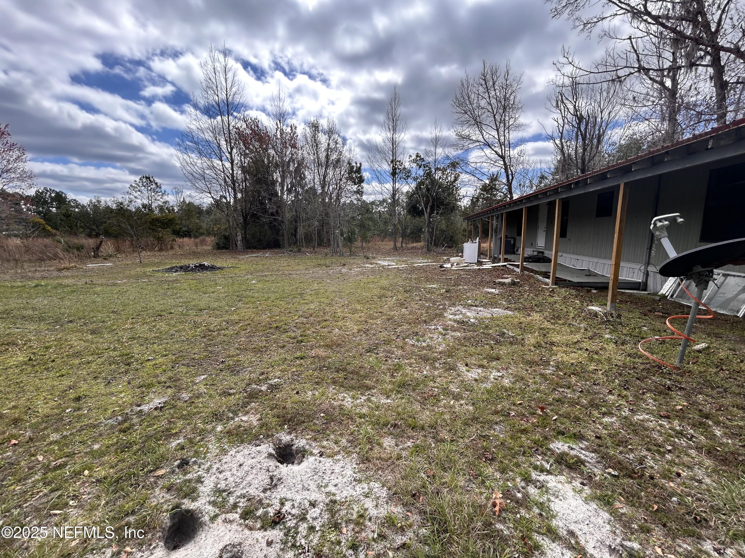 100 Kenwood Boat Ramp Road Interlachen, FL 32148 - Photo 6 of 19 a backyard of a house with lots of green space