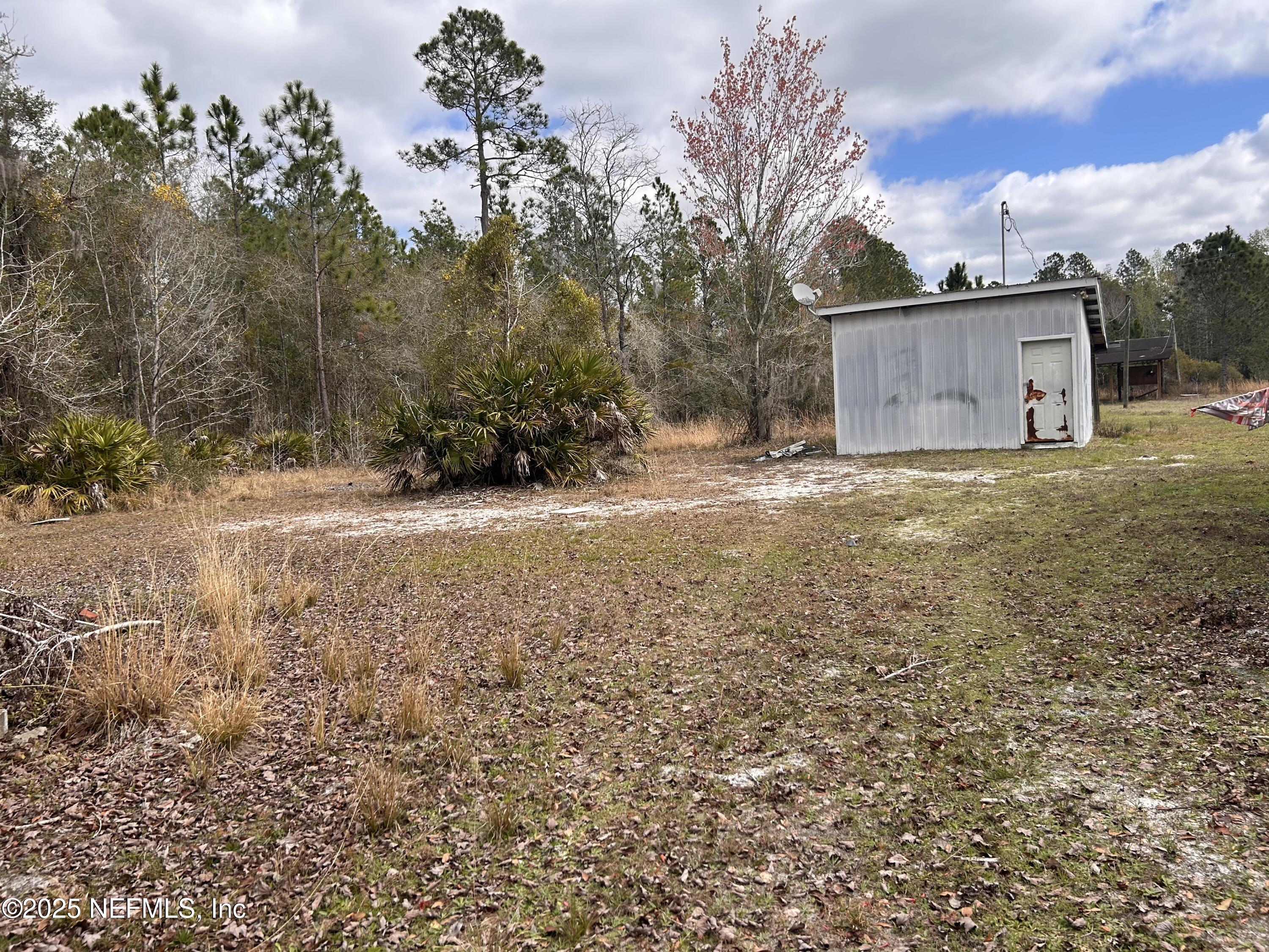 100 Kenwood Boat Ramp Road Interlachen, FL 32148 - Photo 7 of 19 a view of a outdoor space with trees