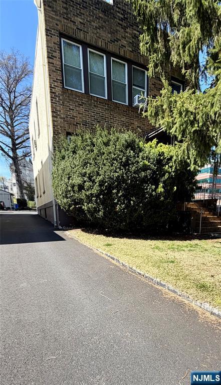 34 Feronia Way Rutherford, NJ 07070 - Photo 2 of 36