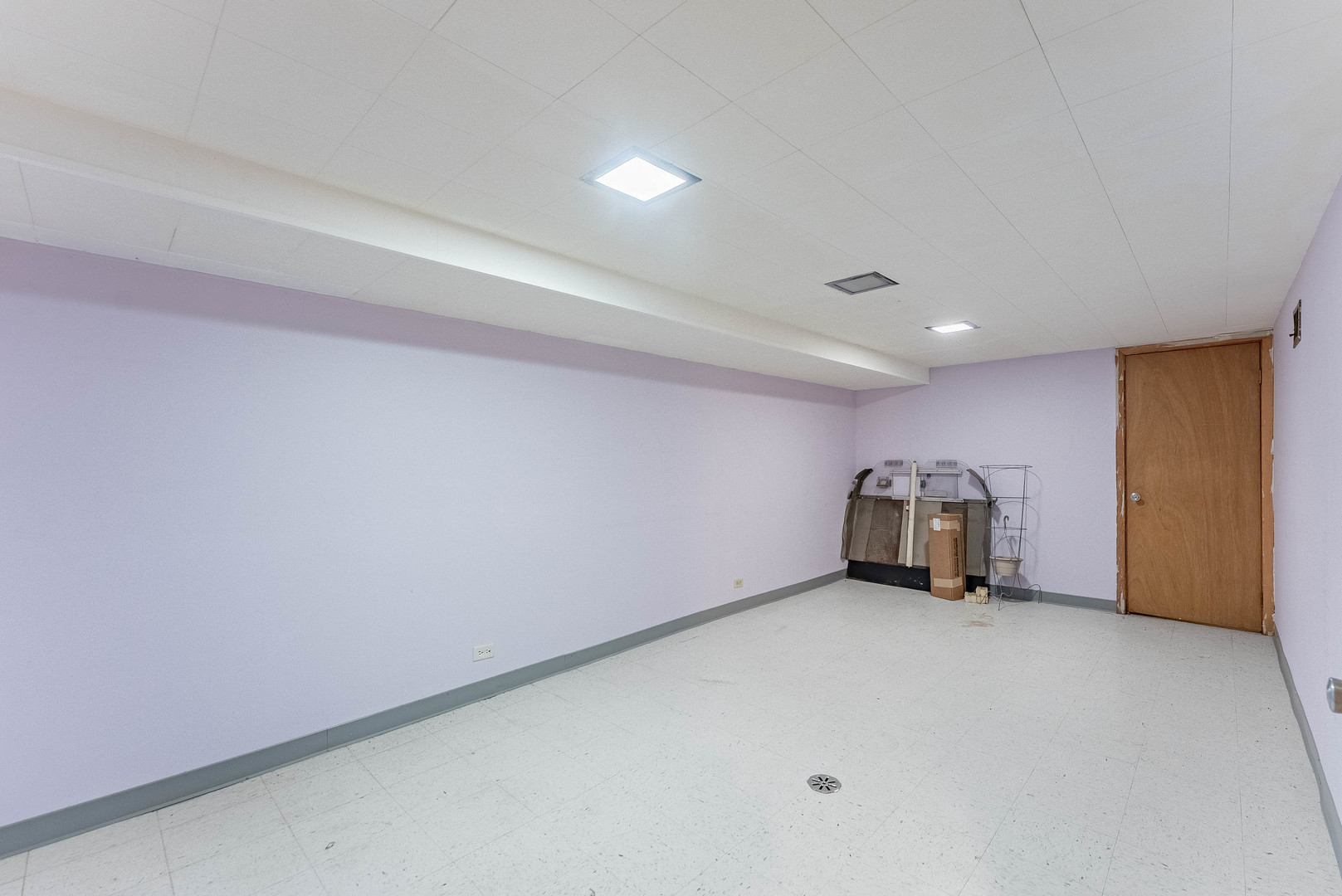 1245 South Mannheim Road Westchester, IL 60154 - Photo 17 of 24 a view of an empty room with a window