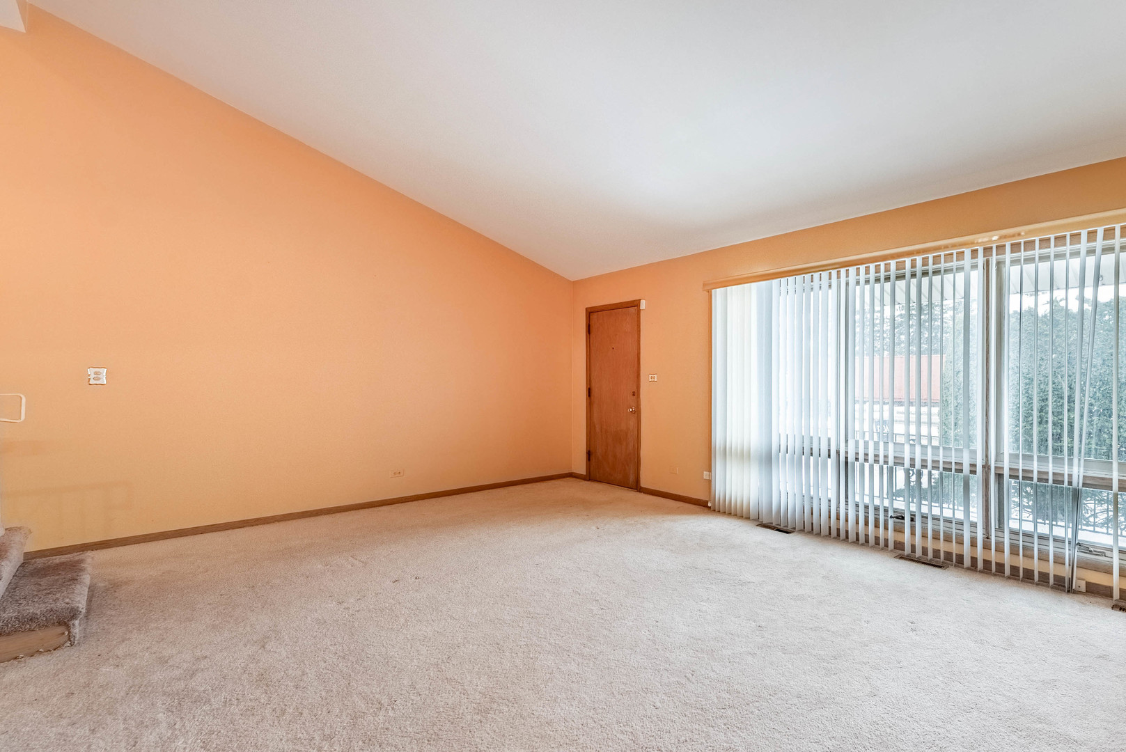 1245 South Mannheim Road Westchester, IL 60154 - Photo 6 of 24 an empty room with sliding door