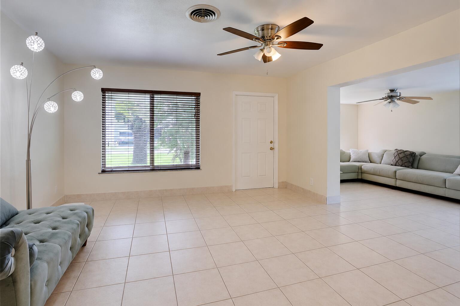 970 Southwest 3rd Avenue Pompano Beach, FL 33060 - Photo 6 of 24 05 living