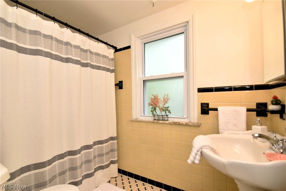 3558 Radcliffe Road Cleveland Heights, OH 44121 - Photo 23 of 32