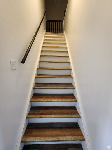 320 South State Street Preston, ID 83263 - Photo 15 of 20 View of stairway
