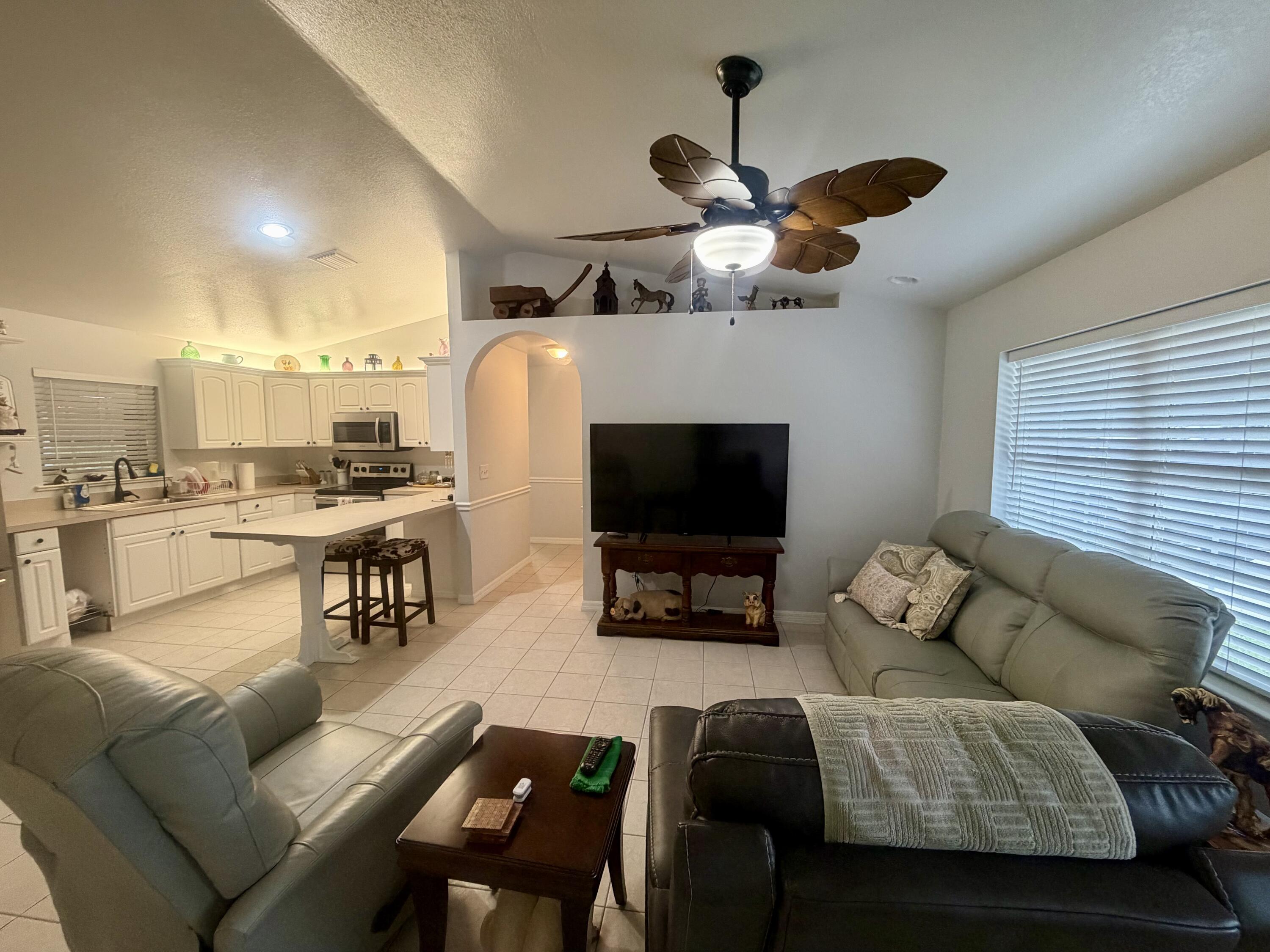 7823 Southwest 9th Street Okeechobee, FL 34974 - Photo 5 of 21 IMG_0860